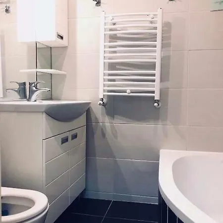 Convenient With 2 Bedrooms In The Center Of