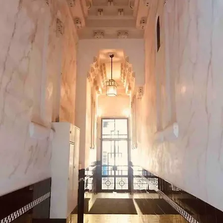 Convenient With 2 Bedrooms In The Center Of Apartment *